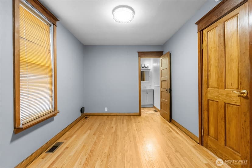Property photo for 913 N Ainsworth Avenue, Tacoma photo 10