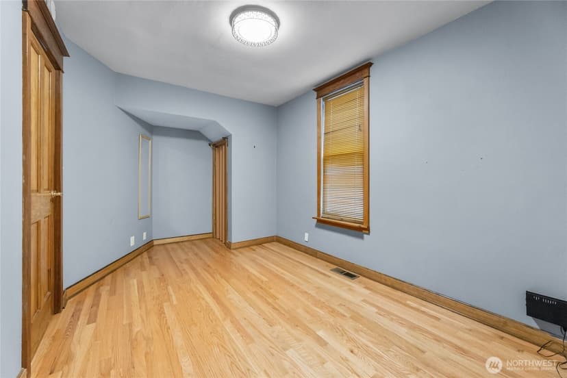 Property photo for 913 N Ainsworth Avenue, Tacoma photo 12