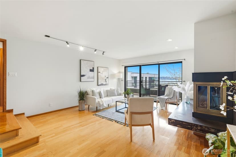 Property photo for 620 W Mercer Place #2B, Seattle photo 18