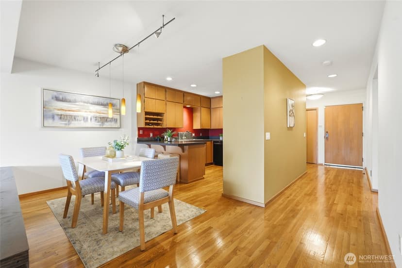Property photo for 620 W Mercer Place #2B, Seattle photo 11