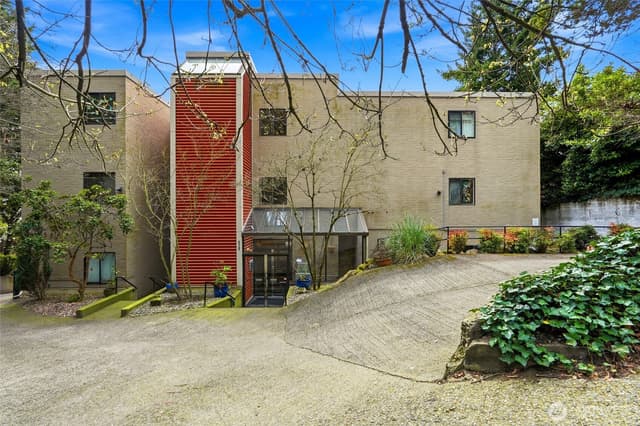 Property photo for 620 W Mercer Place #2B, Seattle photo 5