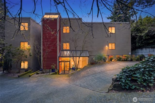 Property photo for 620 W Mercer Place #2B, Seattle photo 3
