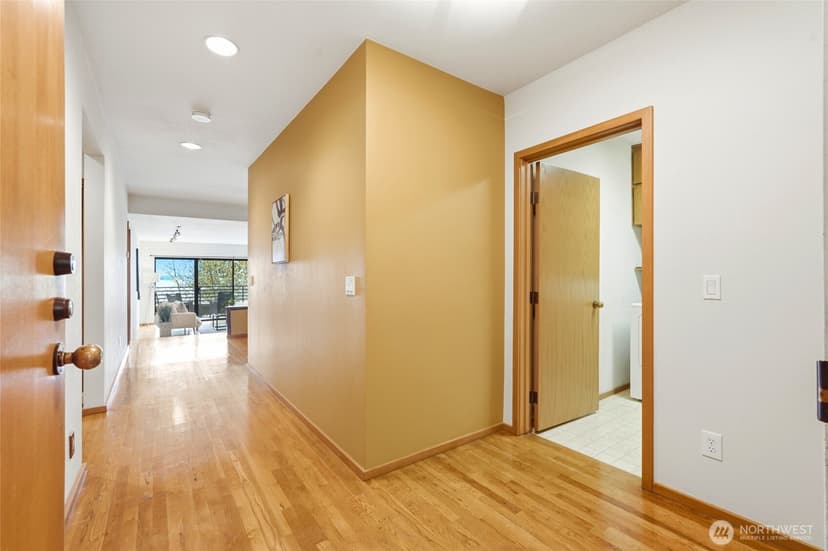 Property photo for 620 W Mercer Place #2B, Seattle photo 8