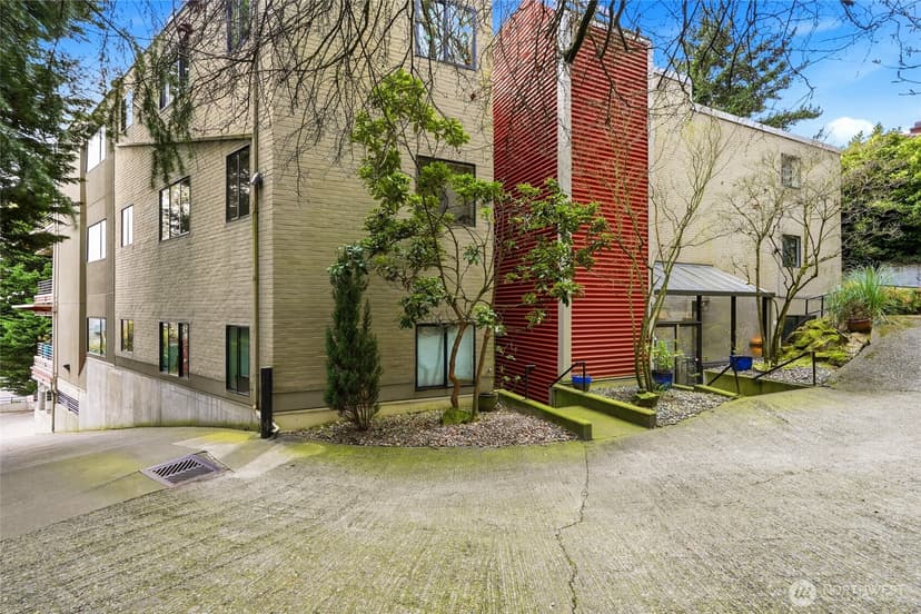 Property photo for 620 W Mercer Place #2B, Seattle photo 6
