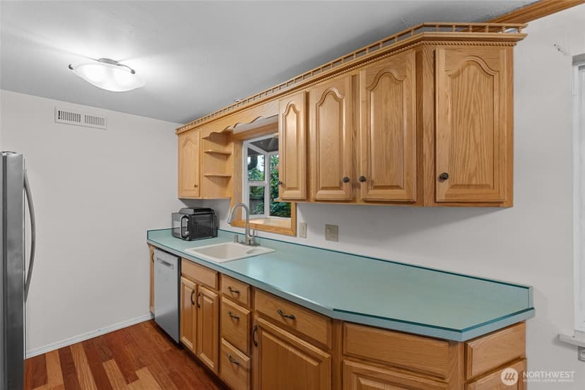 Property photo for 1306 SW 160th Street, Burien photo 9