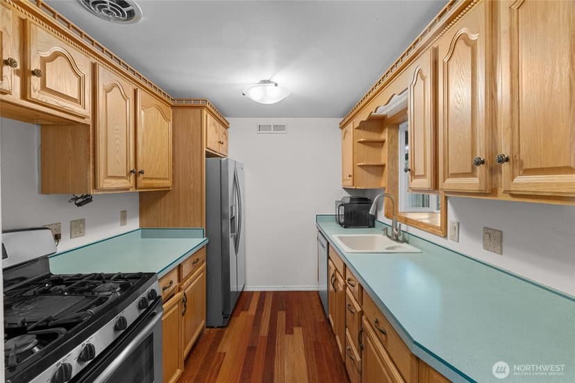 Property photo for 1306 SW 160th Street, Burien photo 8