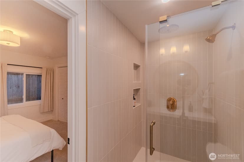 Property photo for 242 SW 186th Street, Normandy Park photo 18