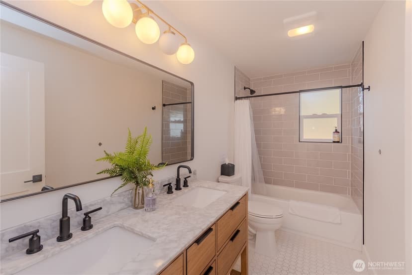 Property photo for 242 SW 186th Street, Normandy Park photo 15