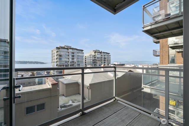 Property photo for 2911 2nd Avenue #709, Seattle photo 4