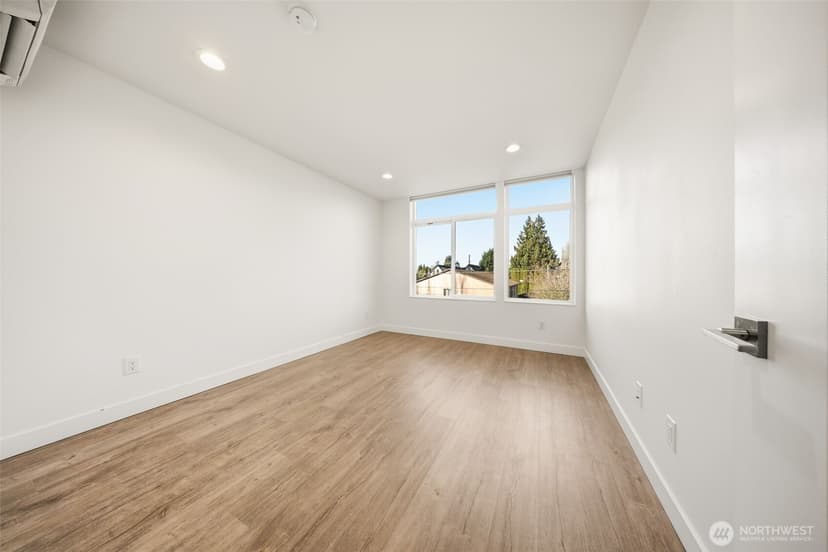 Property photo for 1055 S Cloverdale Street, Seattle photo 14