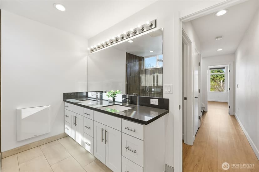 Property photo for 1055 S Cloverdale Street, Seattle photo 15