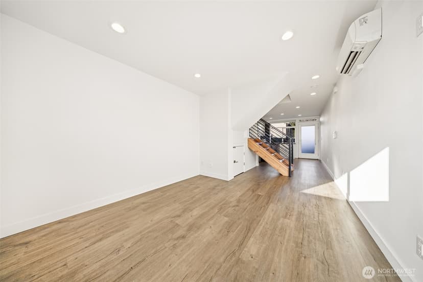 Property photo for 1055 S Cloverdale Street, Seattle photo 10