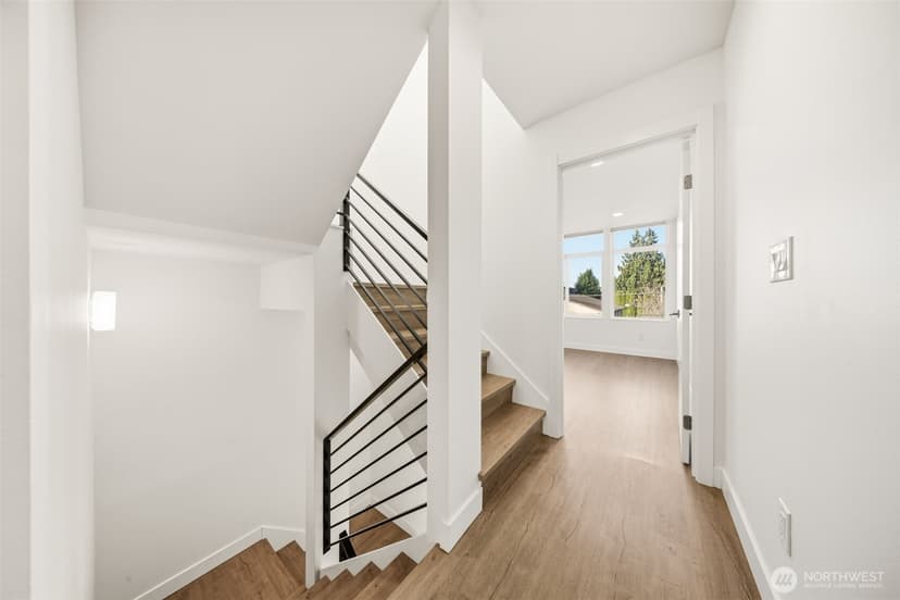 Property photo for 1055 S Cloverdale Street, Seattle photo 28