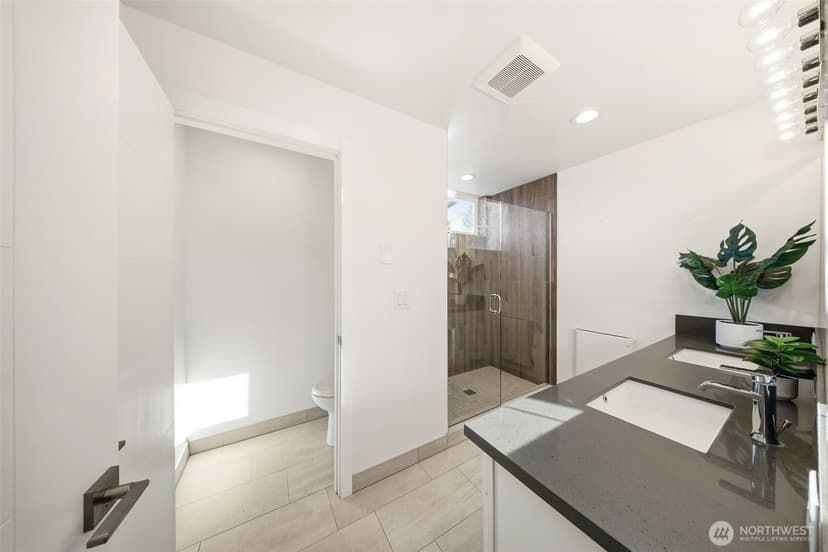 Property photo for 1055 S Cloverdale Street, Seattle photo 16