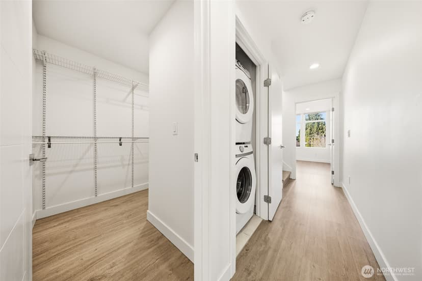 Property photo for 1055 S Cloverdale Street, Seattle photo 21