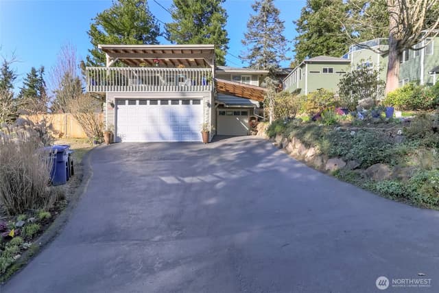 Property photo for 2424 SW 152nd Street, Burien photo 3