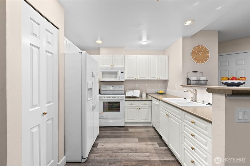 Property photo for 14714 Admiralty Way #B102, Lynnwood photo 9