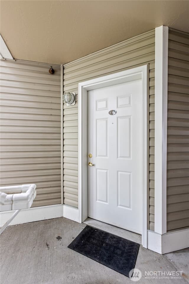 Property photo for 14714 Admiralty Way #B102, Lynnwood photo 3