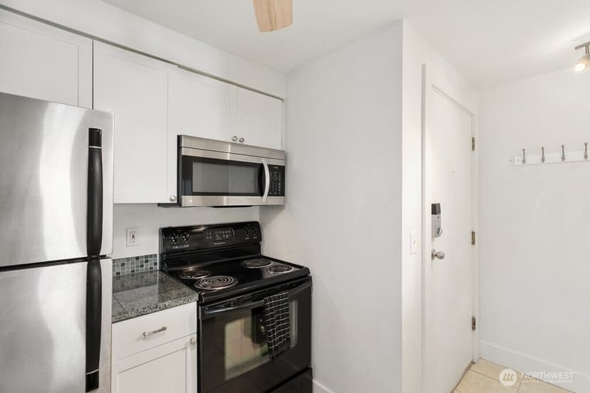 Property photo for 4831 Fauntleroy Way SW #206, Seattle photo 4