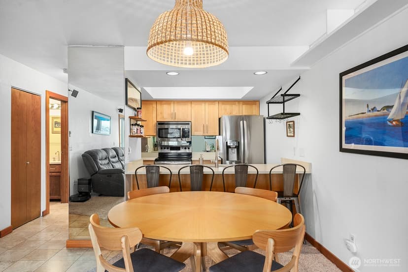 Property photo for 2401 8th Avenue N #202, Seattle photo 6