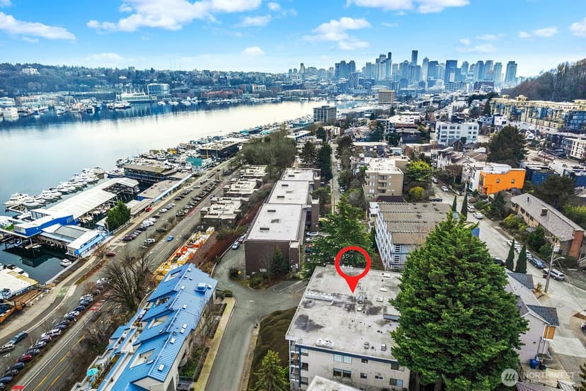 Property photo for 2401 8th Avenue N #202, Seattle photo 22