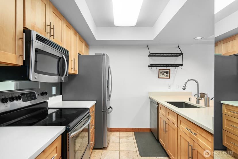 Property photo for 2401 8th Avenue N #202, Seattle photo 10
