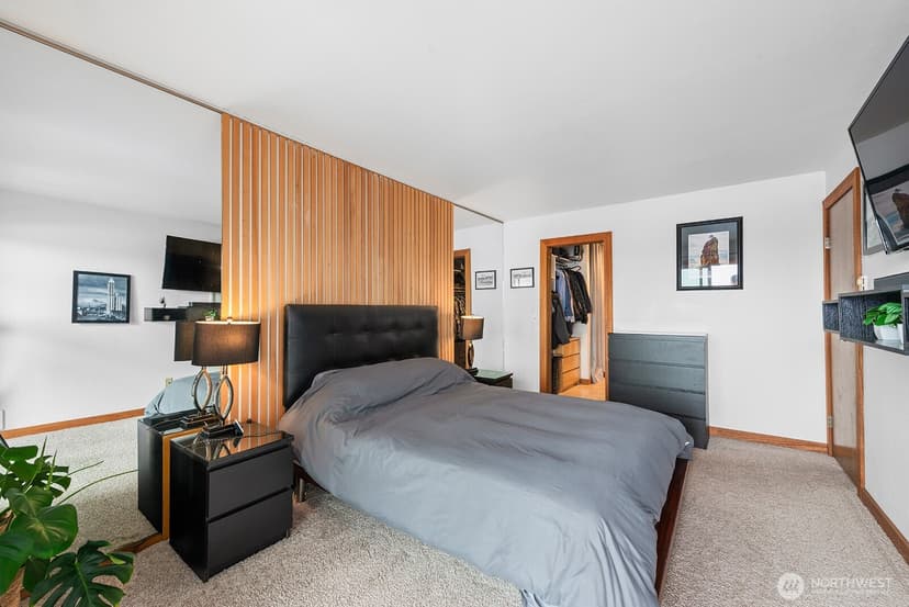Property photo for 2401 8th Avenue N #202, Seattle photo 13