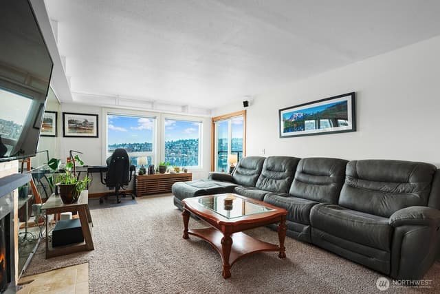 Property photo for 2401 8th Avenue N #202, Seattle photo 4