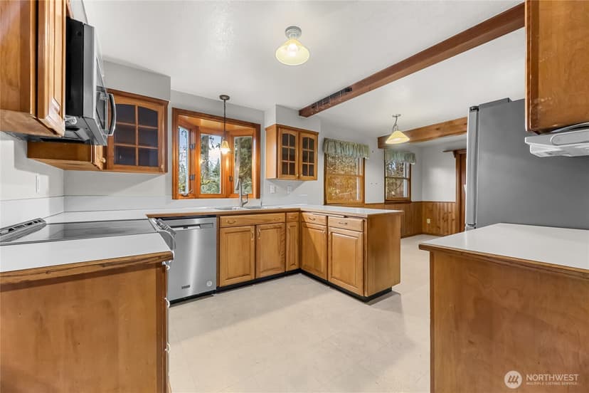 Property photo for 10919 101st Avenue SW, Lakewood photo 7