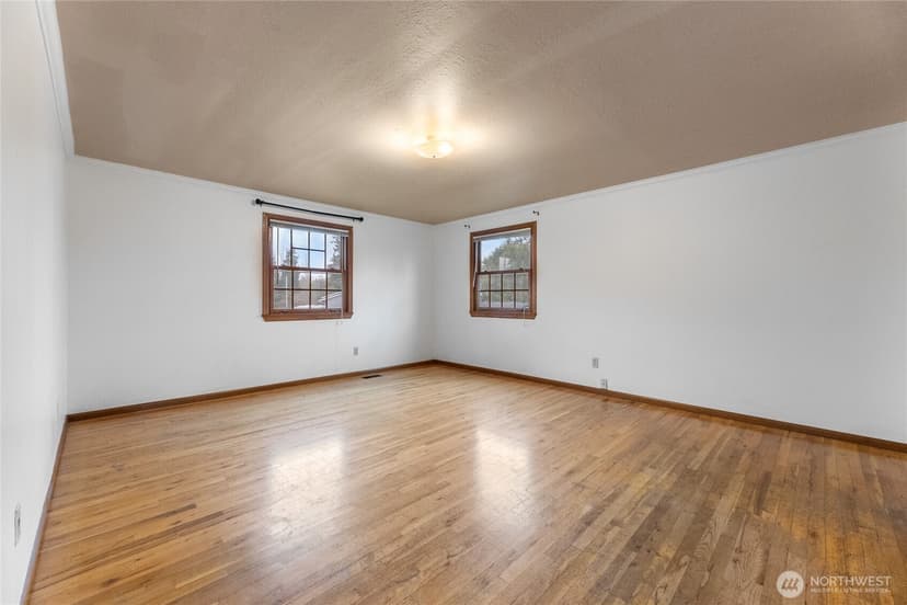 Property photo for 10919 101st Avenue SW, Lakewood photo 16