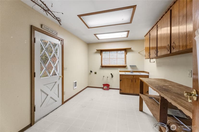 Property photo for 10919 101st Avenue SW, Lakewood photo 13