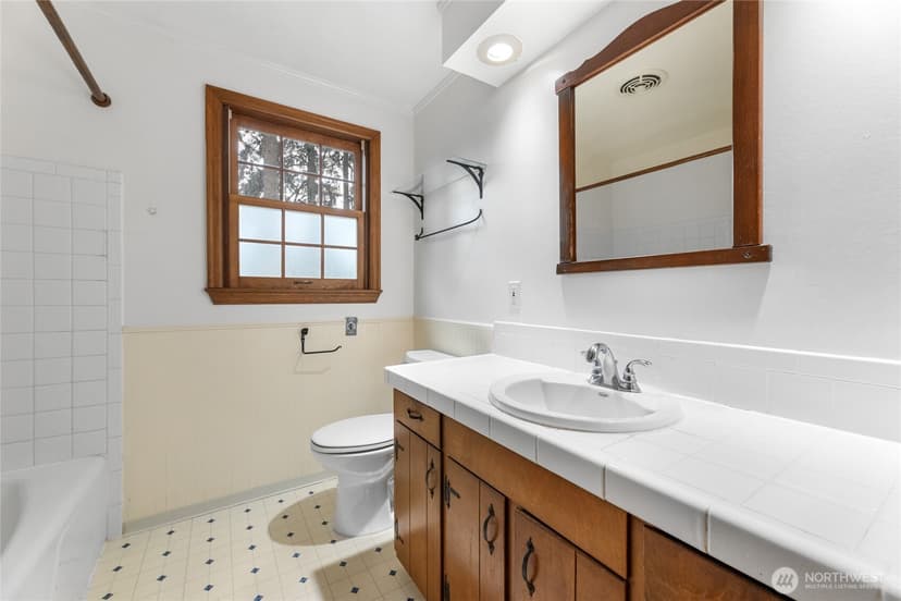 Property photo for 10919 101st Avenue SW, Lakewood photo 19