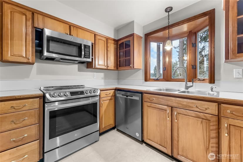 Property photo for 10919 101st Avenue SW, Lakewood photo 8