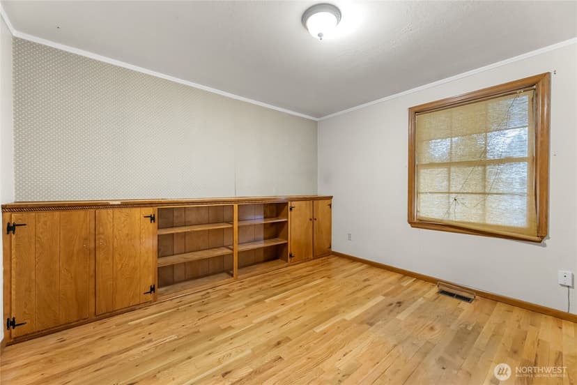 Property photo for 10919 101st Avenue SW, Lakewood photo 11