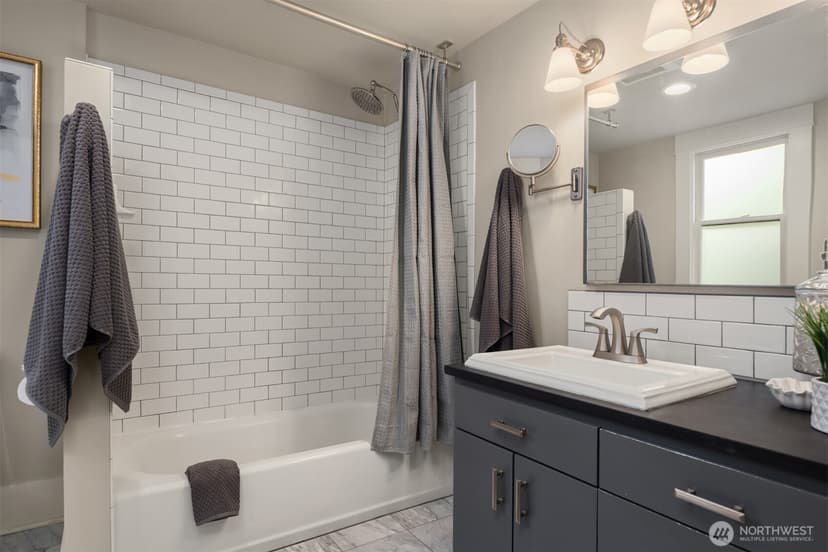 Property photo for 2113 3rd Avenue W, Seattle photo 13