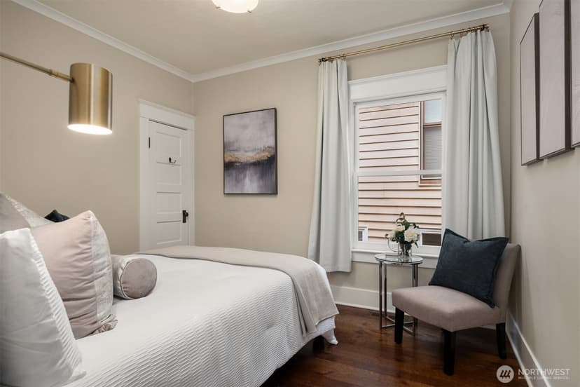 Property photo for 2113 3rd Avenue W, Seattle photo 11