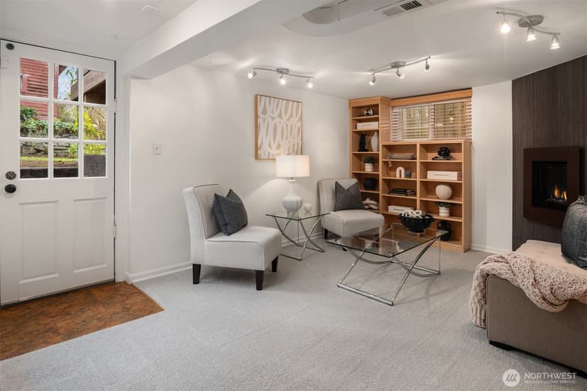 Property photo for 2113 3rd Avenue W, Seattle photo 15