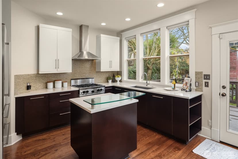 Property photo for 2113 3rd Avenue W, Seattle photo 9