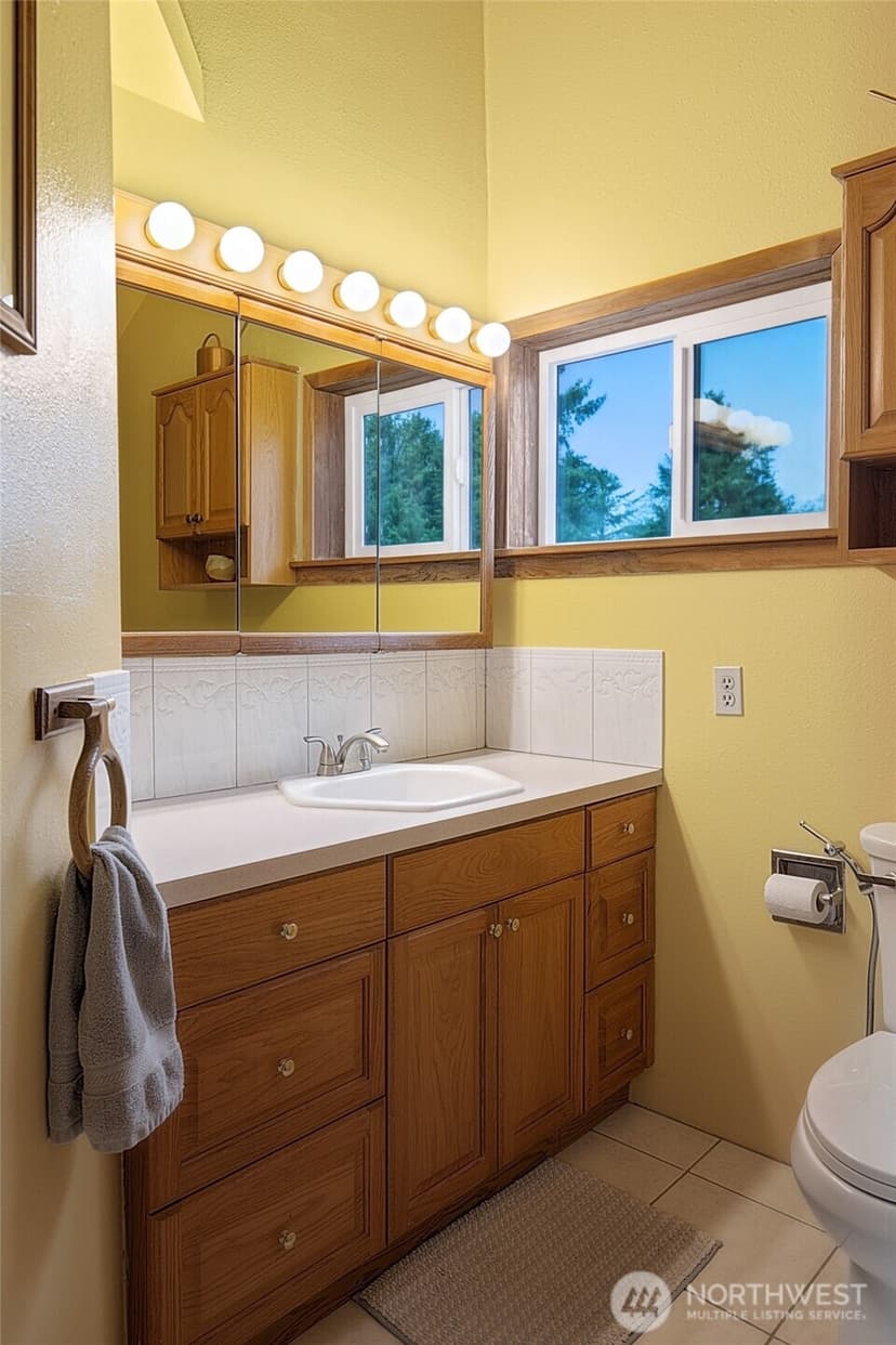 Property photo for 737 Dover Court SE, Ocean Shores photo 32