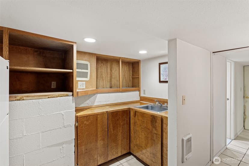 Property photo for 624 E Division Lane, Tacoma photo 16