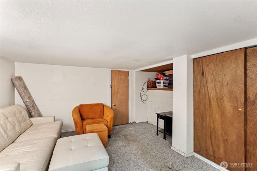 Property photo for 624 E Division Lane, Tacoma photo 15