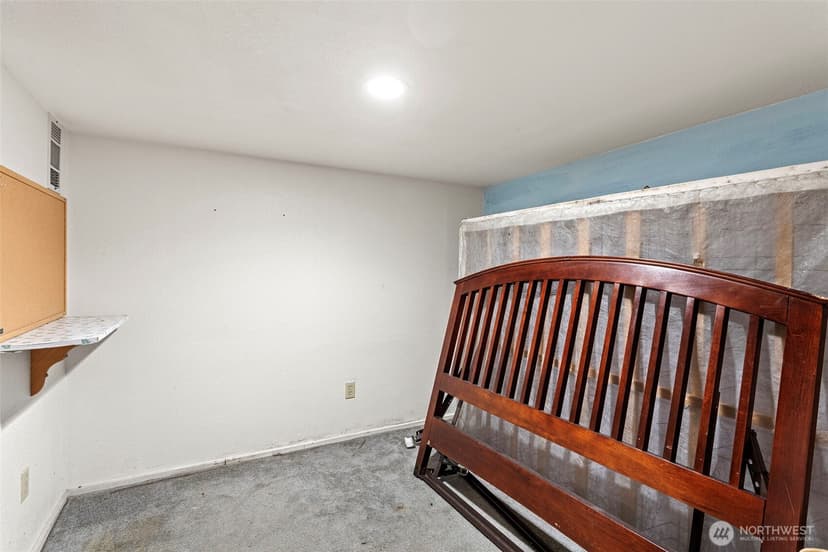Property photo for 624 E Division Lane, Tacoma photo 18