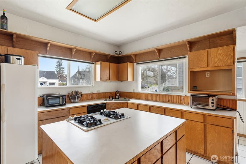 Property photo for 624 E Division Lane, Tacoma photo 9