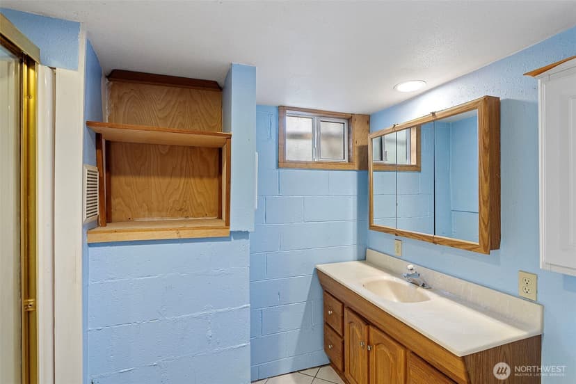 Property photo for 624 E Division Lane, Tacoma photo 17