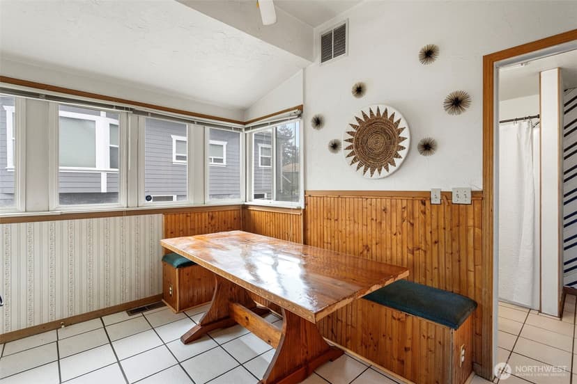 Property photo for 624 E Division Lane, Tacoma photo 11