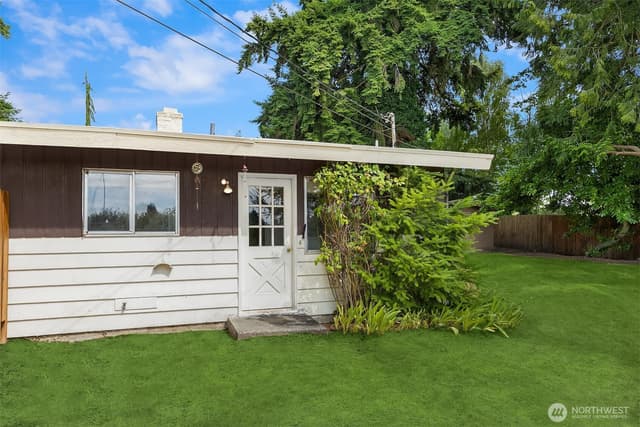 Property photo for 1816 114th Avenue NE, Bellevue photo 3