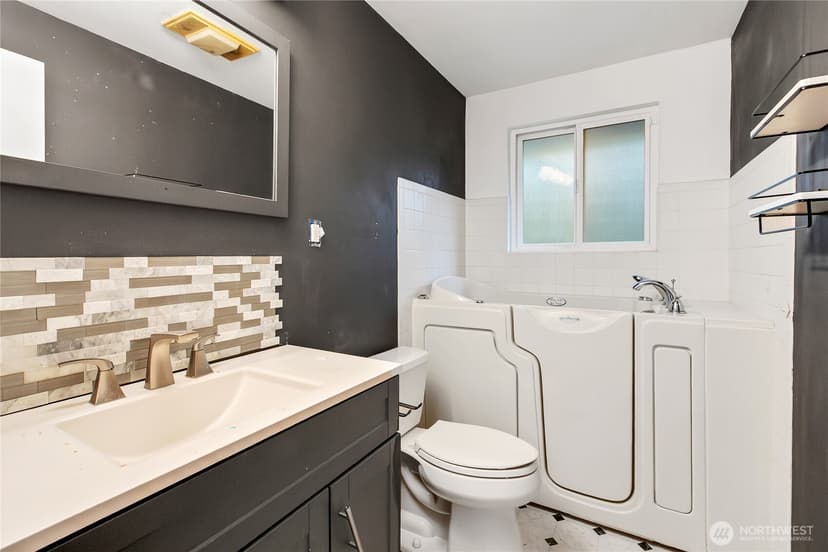 Property photo for 8214 Woodbourne Drive SW, Lakewood photo 14