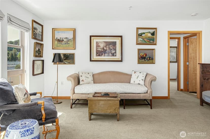 Property photo for 827 Hiawatha Place S #405, Seattle photo 6