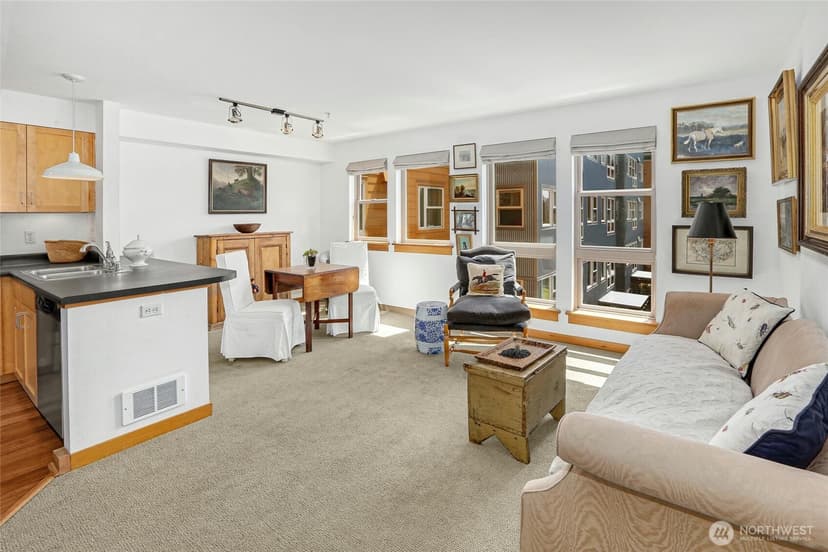 Property photo for 827 Hiawatha Place S #405, Seattle photo 9