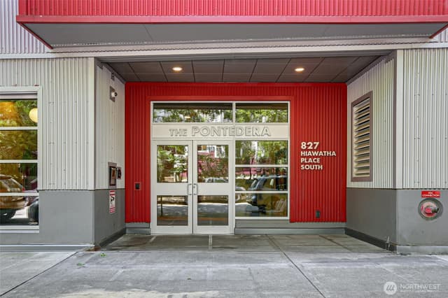 Property photo for 827 Hiawatha Place S #405, Seattle photo 2